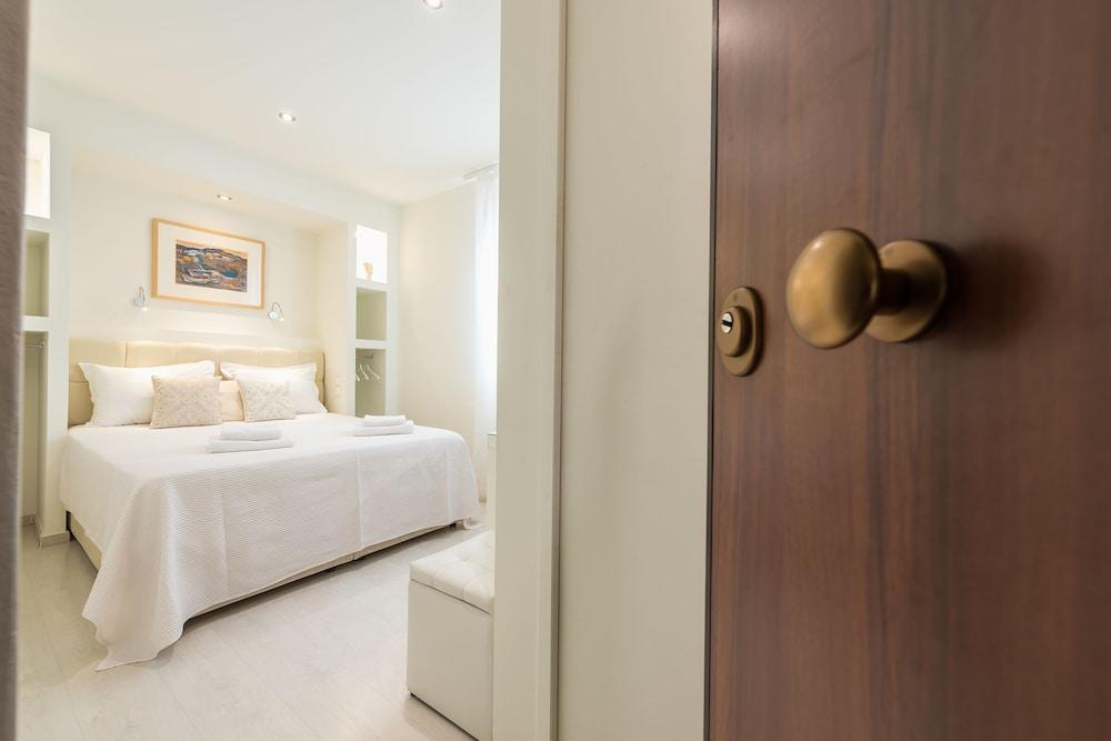 Dema's Luxury Suites Athènes Extérieur photo
