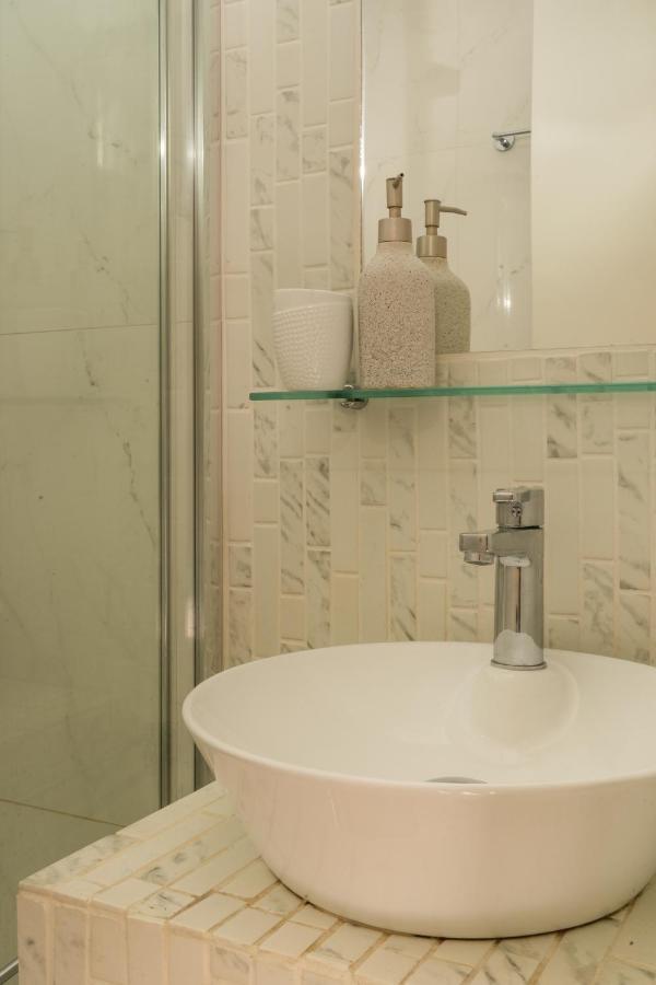 Dema's Luxury Suites Athènes Extérieur photo